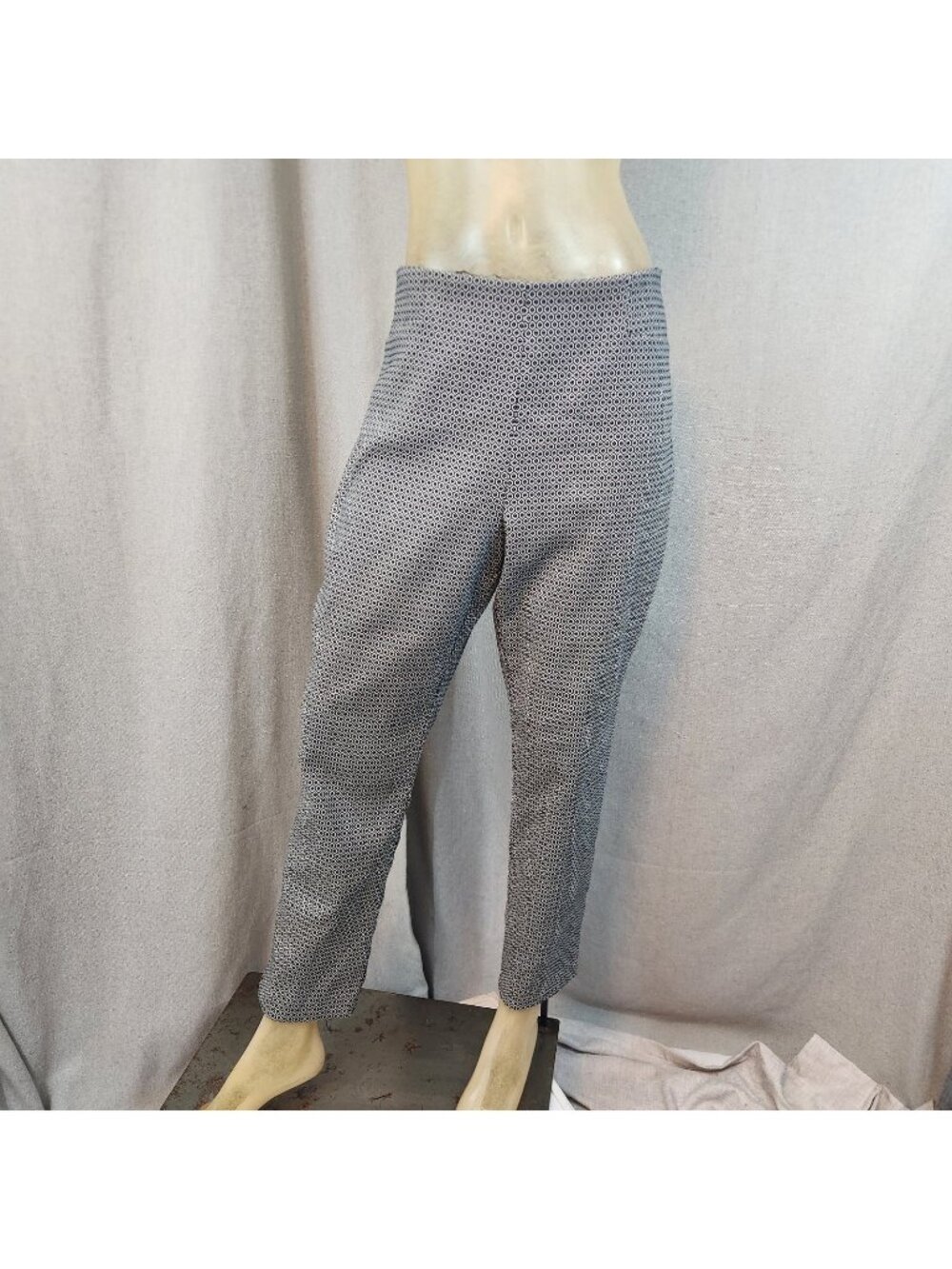 Chicos So Slimming Black White Geometric Pattern Stretch Pants Size 2.5 MEDIUM